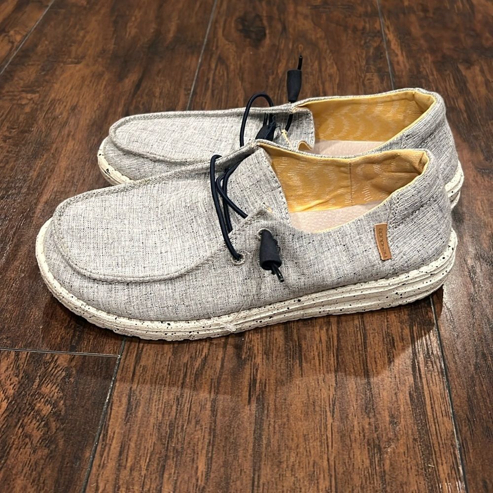Hey Dude Women's ‘Wendy’ Chambray White Blue Womens Slip-on Shoes Size‎ 8 GUC